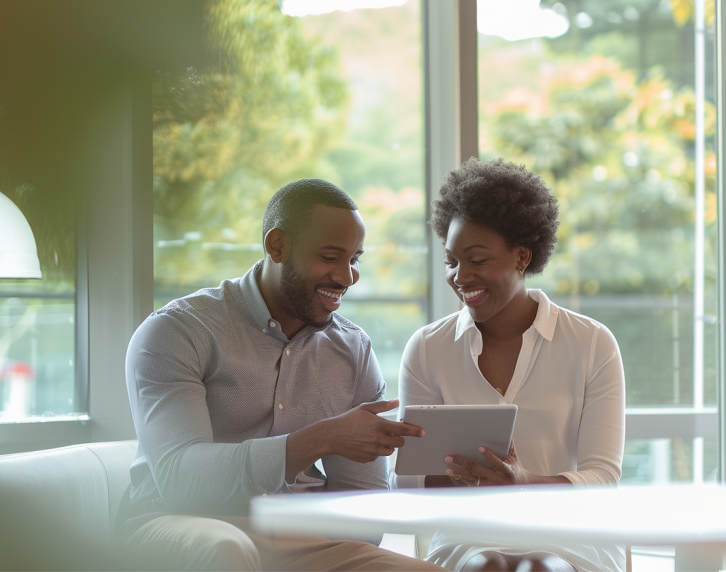 momolito_78643_Light_low_saturated_image_of_two_colleagues_lo_a8e7854d-3a68-4b84-afa7-e7ccfde93686_2 2-1