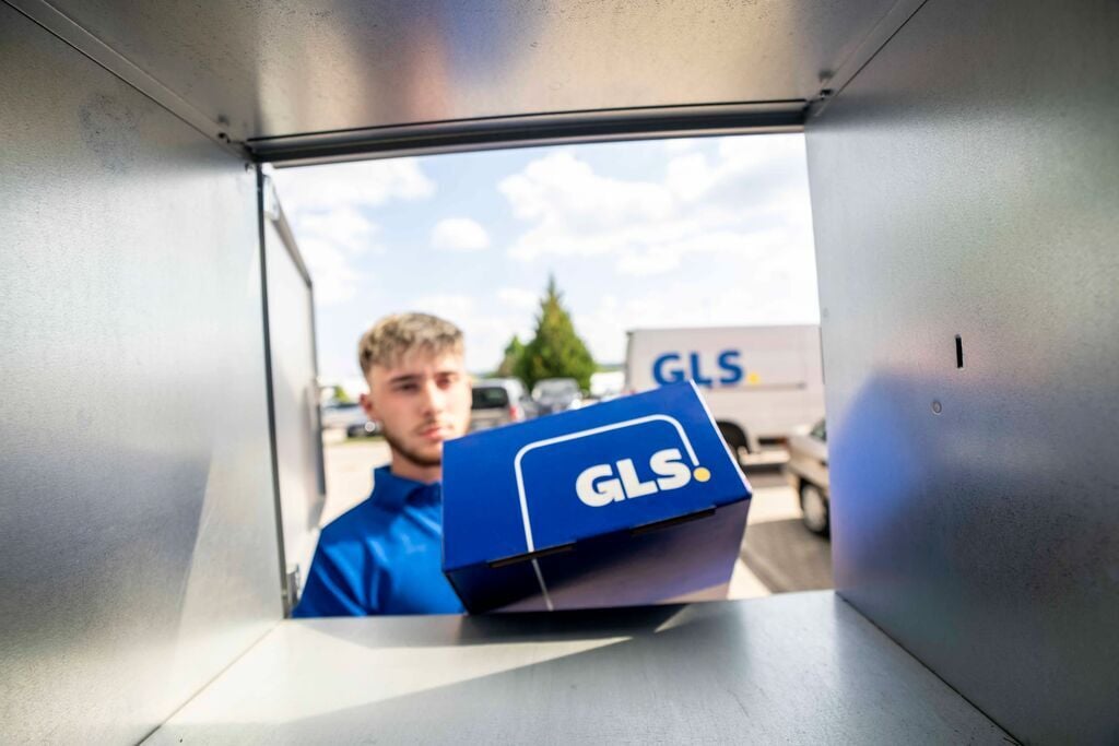 Medium-Last mile_Parcel locker delivery_Locker view (1)