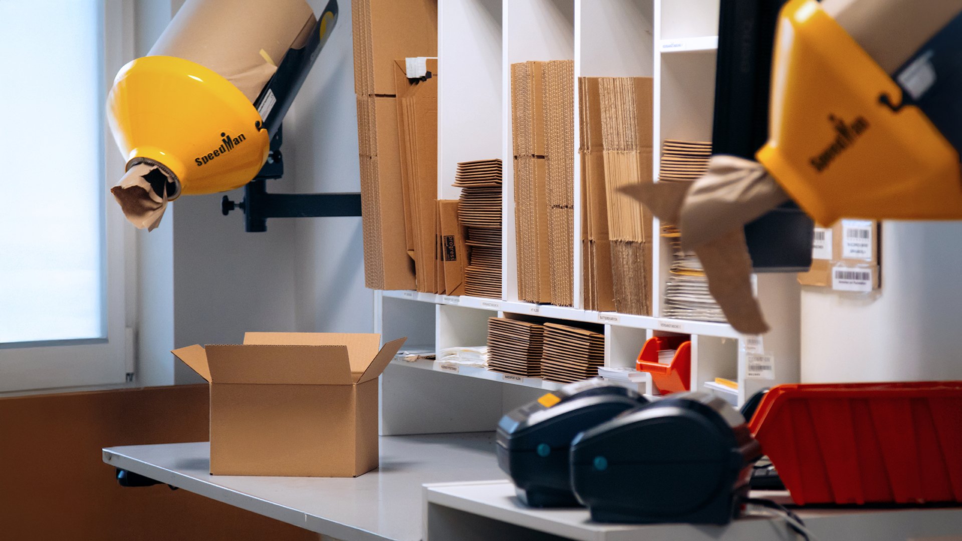 R6__5512_1920x1080px_RZ