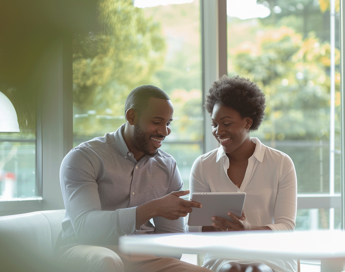 small_momolito_78643_Light_low_saturated_image_of_two_colleagues_lo_a8e7854d-3a68-4b84-afa7-e7ccfde93686_2 2